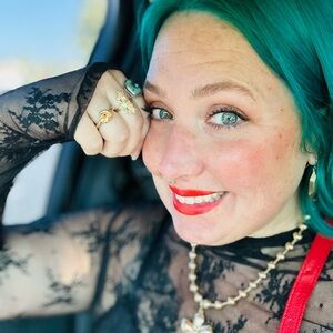 Meet your Posher, Stephie